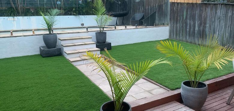 artificial grass floor besides swiming pool 